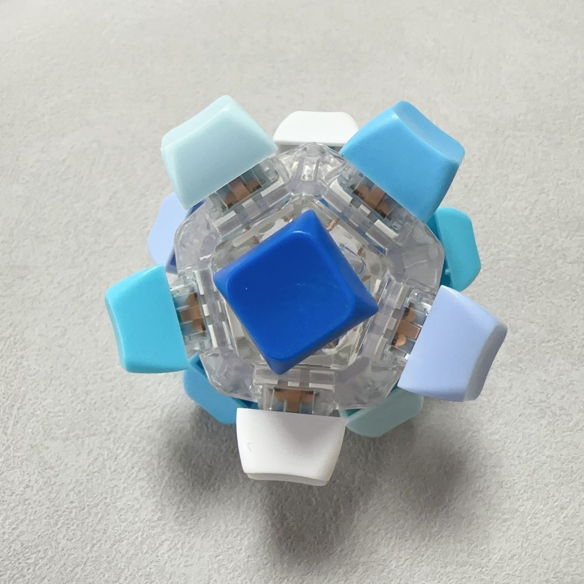 Fidget Toy Sensorial con 12 Teclas Mecánicas y Luces LED - Imagen 4